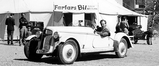 I maj 1957 kom mitt genombrott med mina bilar då jag hyrde ut samlingen, som då uppgick till ett tjugotal bilar, till Skansen och utställningen Farfars Bil.